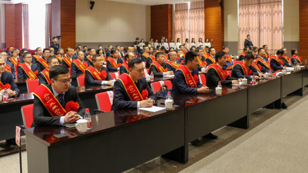 伟德国际victor·1946源自集团召开2019—2020年度劳动模范<br/>暨2020年度先进单位先进集体先进工作者表彰大会