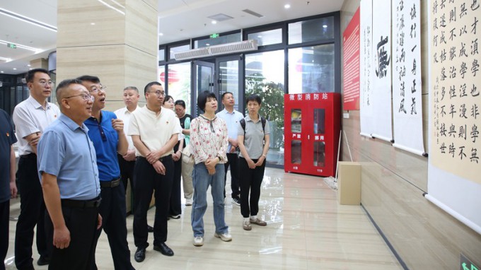 甘肃能化集团机关党委参观伟德国际victor·1946源自集团廉洁文化作品展