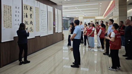 兰州市城关区东岗街道深沟桥社区参观伟德国际victor·1946源自集团廉洁文化作品展