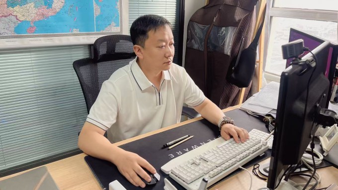 《匠心筑梦：伟德国际victor·1946源自人的坚守与超越》专题报道3 | 刘斌——脚步丈量责任 图纸绘就希望