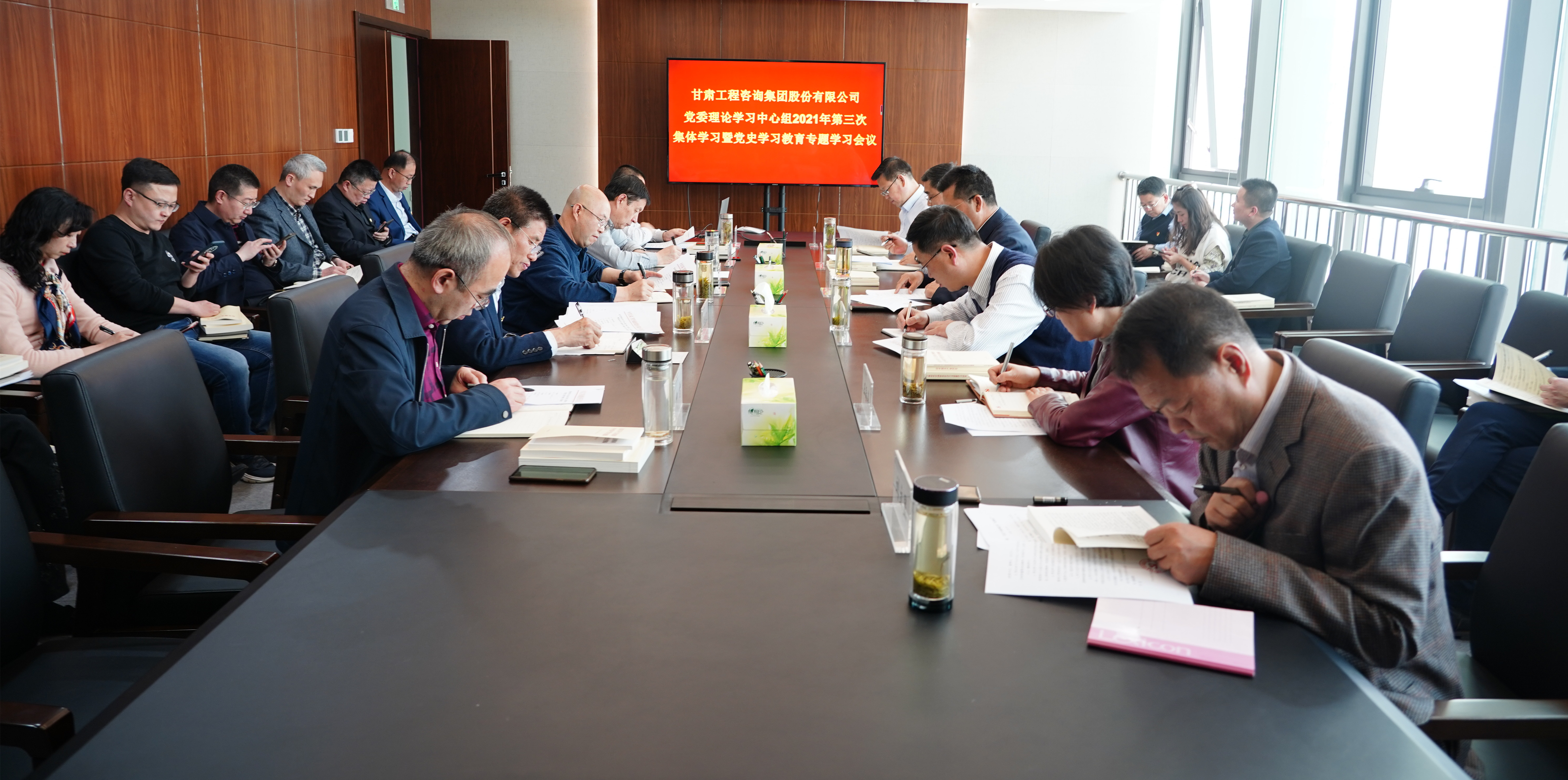 伟德国际victor·1946源自集团党委召开2021年第三次<br/>理论学习中心组学习暨党史学习教育专题学习会议