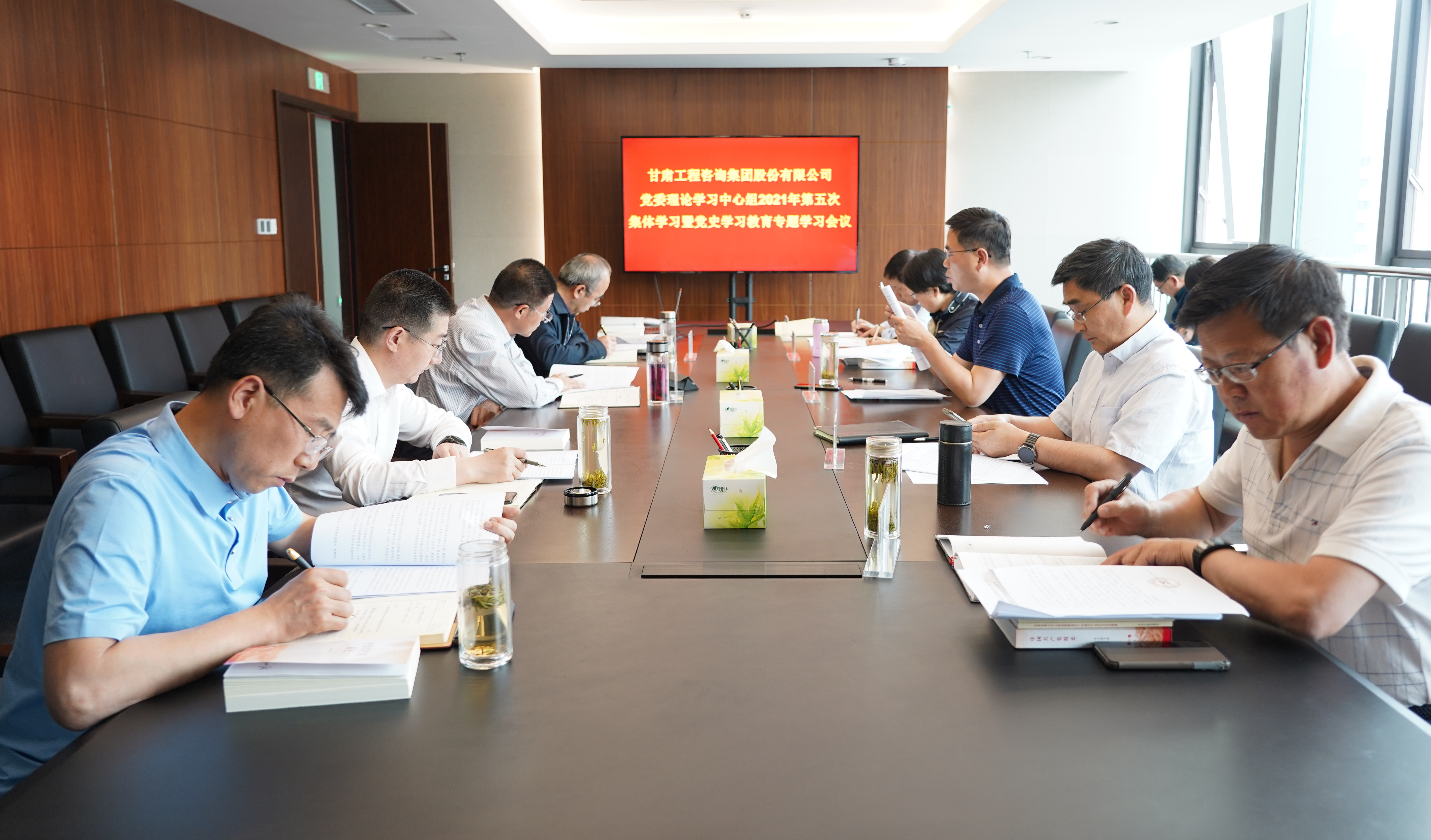 伟德国际victor·1946源自集团召开2021年第五次理论学习中心组学习<br/>暨党史学习教育专题学习会议