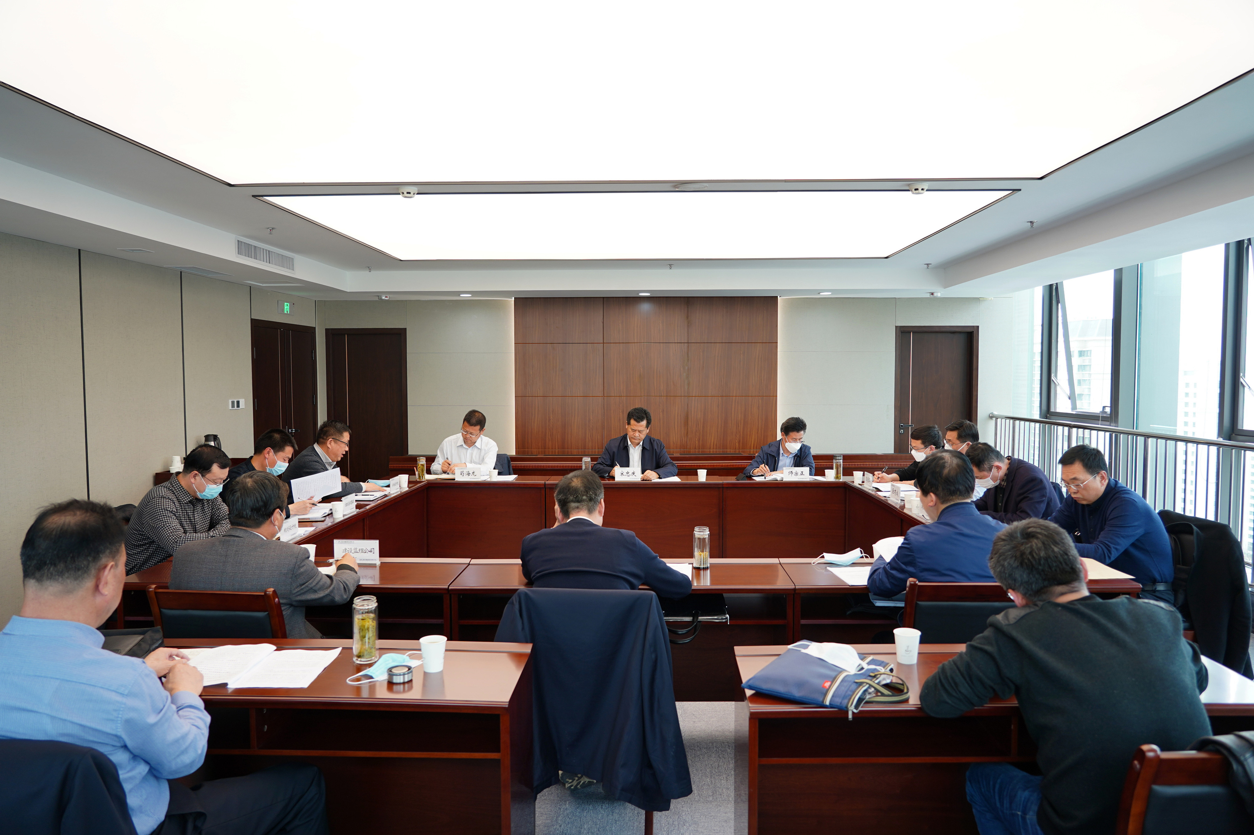 伟德国际victor·1946源自集团召开2020年脱贫攻坚帮扶工作专题会