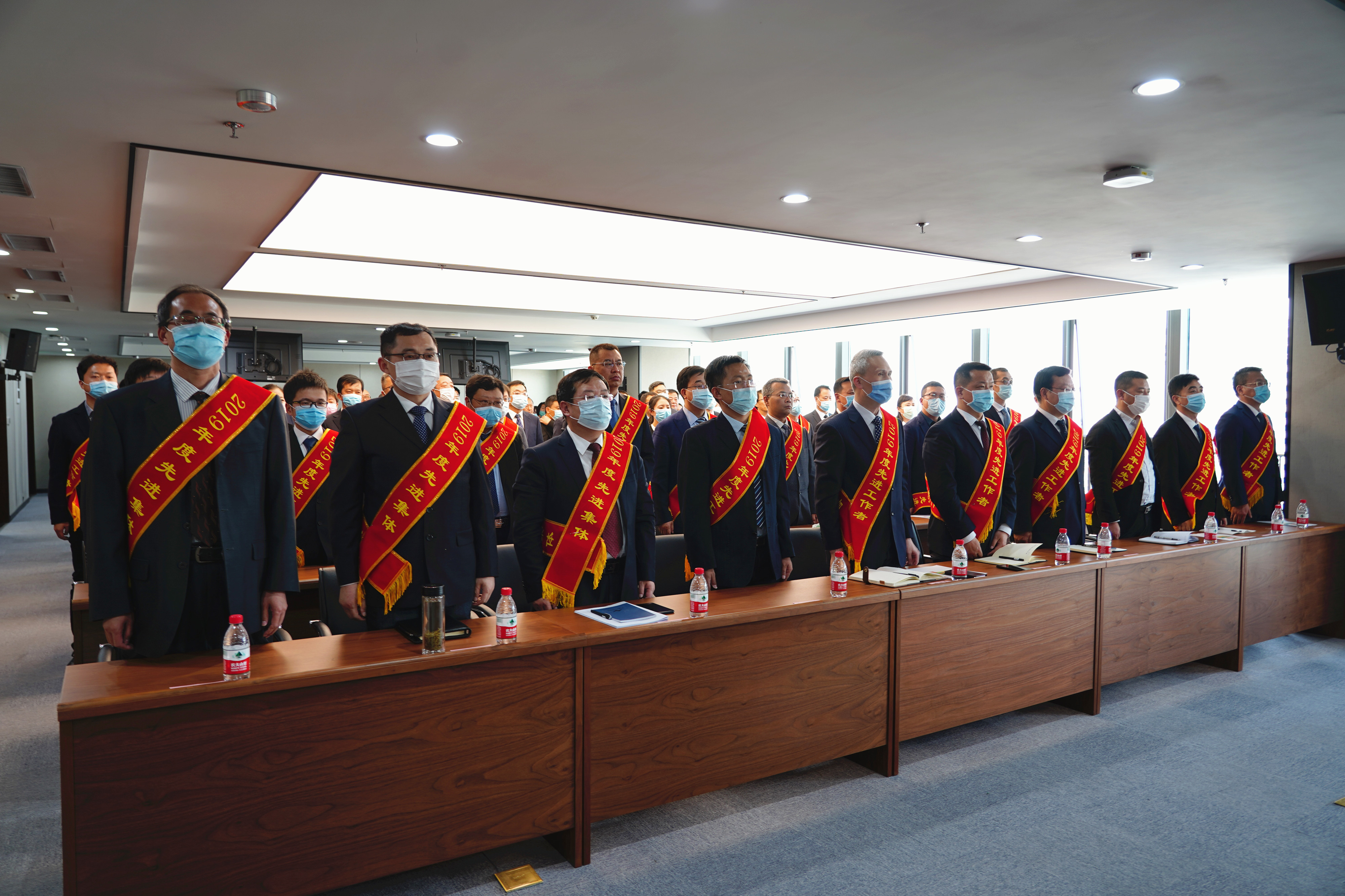 伟德国际victor·1946源自集团召开2019年度先进集体<br/>先进工作者表彰大会