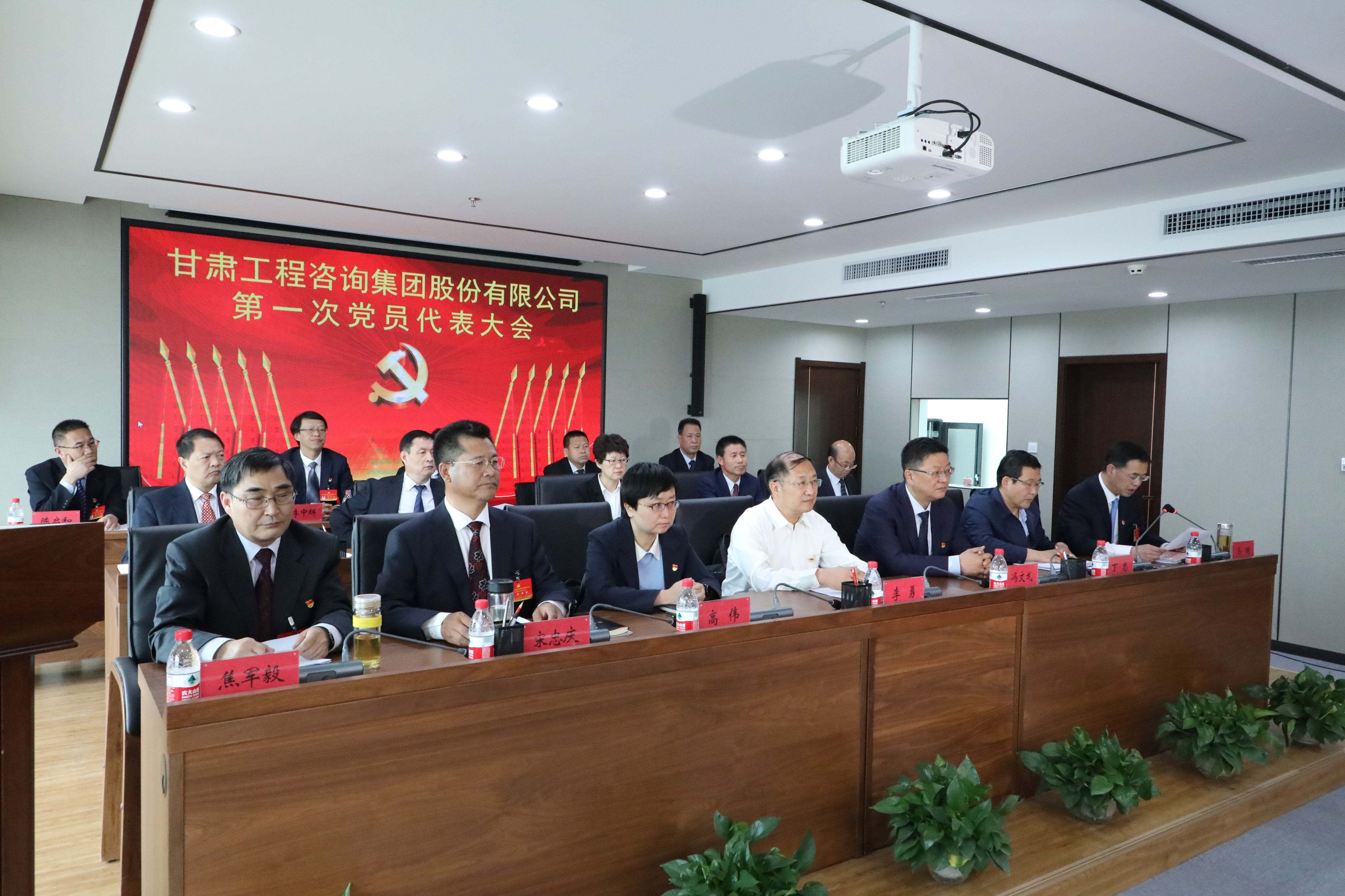 中国共产党伟德国际victor·1946源自<br/>第一次代表大会胜利召开