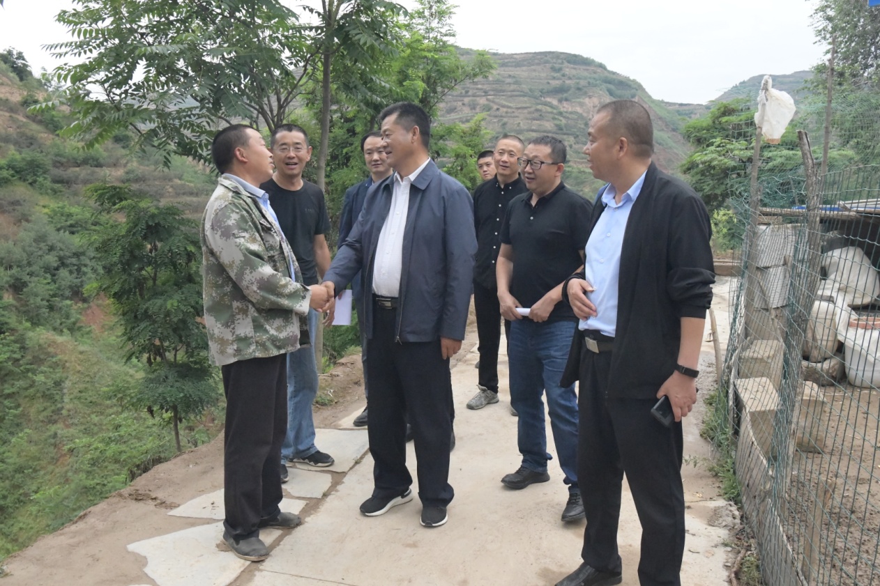 全力攻坚  精锐出击<br/>——伟德国际victor·1946源自集团调研督导建筑设计院脱贫攻坚工作侧记